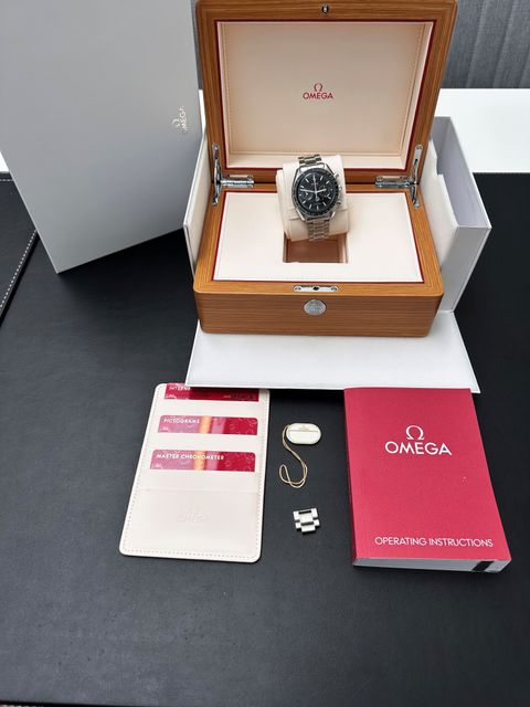 Omega Speedmaster Moonphase 304.30.44.52.01.001 Image 6